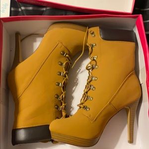 Timberland style heel boots NEVER WORN
